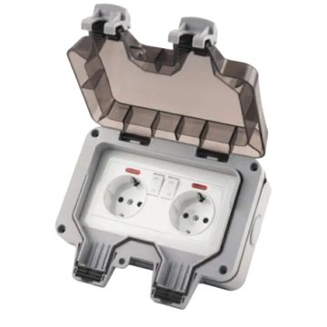 Розетка с крышкой наружная, уличная IP66